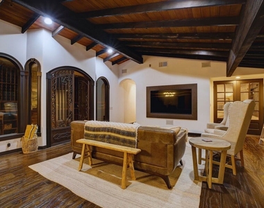2570 Nichols Canyon Road - Photo Thumbnail 22