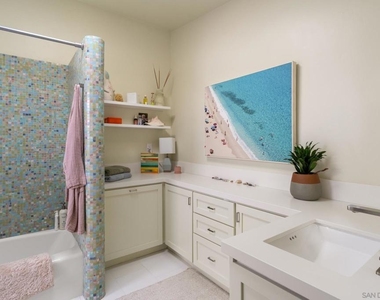 1370 Neptune - Photo Thumbnail 10