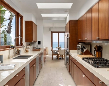 1370 Neptune - Photo Thumbnail 4