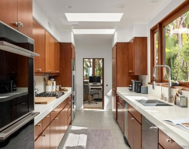 1370 Neptune - Photo Thumbnail 18