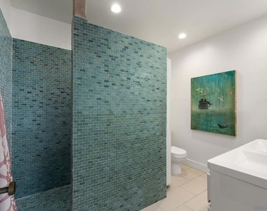 1370 Neptune - Photo Thumbnail 24