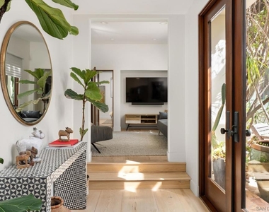 1370 Neptune - Photo Thumbnail 26