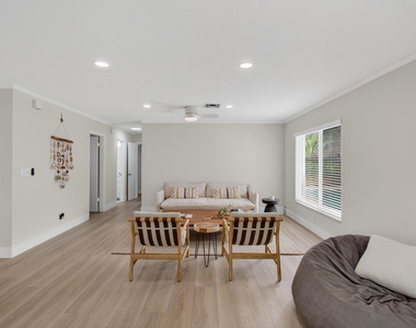 802 Mallard Drive - Photo Thumbnail 11