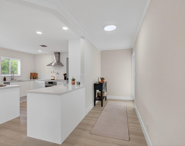 802 Mallard Drive - Photo Thumbnail 7