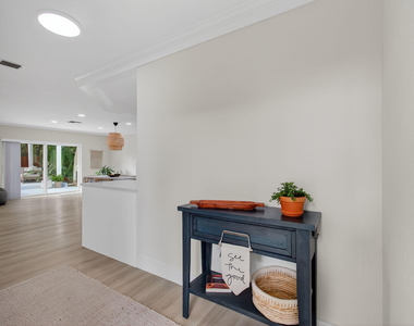 802 Mallard Drive - Photo Thumbnail 6