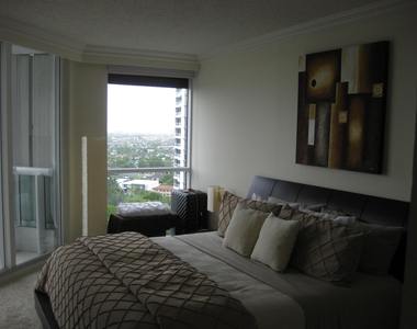 21055 Yacht Club Drive - Photo Thumbnail 10