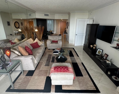 21055 Yacht Club Drive - Photo Thumbnail 2