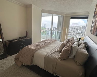 21055 Yacht Club Drive - Photo Thumbnail 9