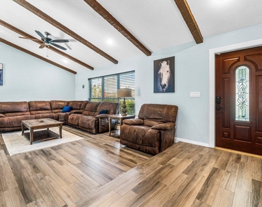 1352 Wyndcliff Drive - Photo Thumbnail 2