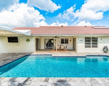 1352 Wyndcliff Drive - Photo Thumbnail 23
