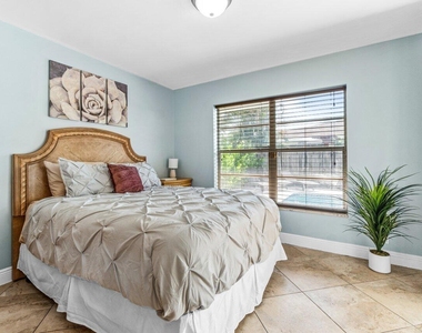 1352 Wyndcliff Drive - Photo Thumbnail 14
