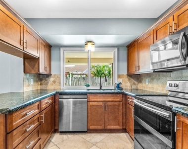 1352 Wyndcliff Drive - Photo Thumbnail 5