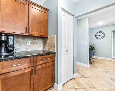 1352 Wyndcliff Drive - Photo Thumbnail 6