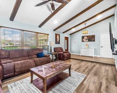 1352 Wyndcliff Drive - Photo Thumbnail 3