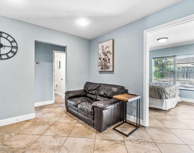 1352 Wyndcliff Drive - Photo Thumbnail 9