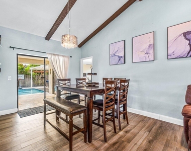 1352 Wyndcliff Drive - Photo Thumbnail 4