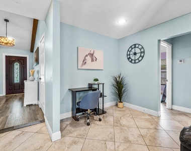 1352 Wyndcliff Drive - Photo Thumbnail 10