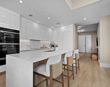 220 Lake Shore Drive - Photo Thumbnail 7