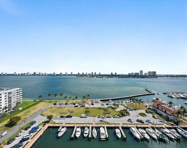 220 Lake Shore Drive - Photo Thumbnail 2