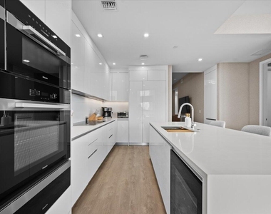 220 Lake Shore Drive - Photo Thumbnail 6