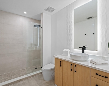 403 S Sapodilla Avenue - Photo Thumbnail 1