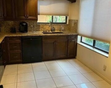 11234 Green Lake Drive - Photo Thumbnail 10