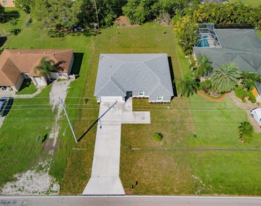 574 Nw Bayshore Boulevard - Photo Thumbnail 2