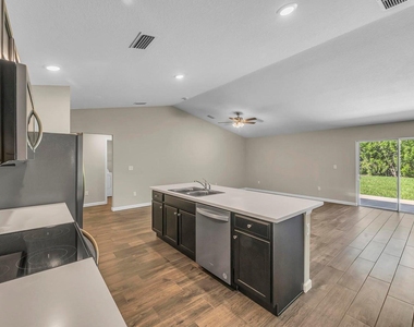 574 Nw Bayshore Boulevard - Photo Thumbnail 16