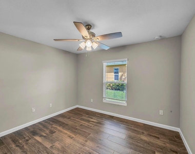 574 Nw Bayshore Boulevard - Photo Thumbnail 25