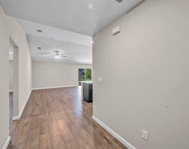 574 Nw Bayshore Boulevard - Photo Thumbnail 13