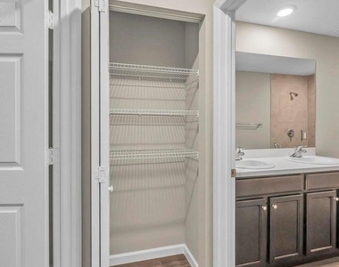 574 Nw Bayshore Boulevard - Photo Thumbnail 24
