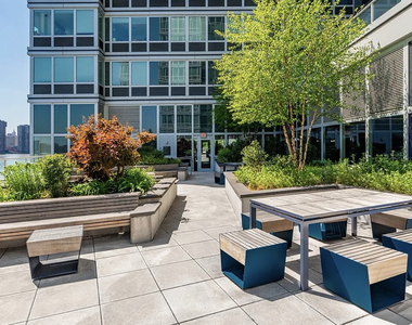 5203 Center Boulevard - Photo Thumbnail 13