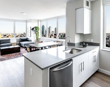 5203 Center Boulevard - Photo Thumbnail 4