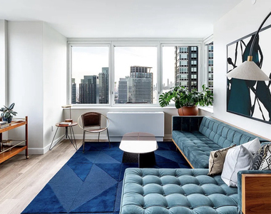 5203 Center Boulevard - Photo Thumbnail 1