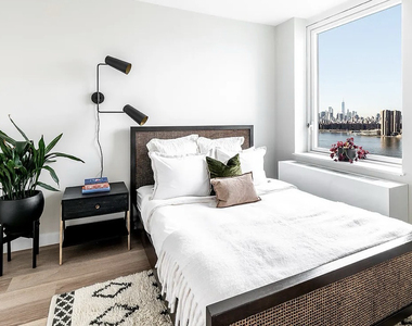 5203 Center Boulevard - Photo Thumbnail 7