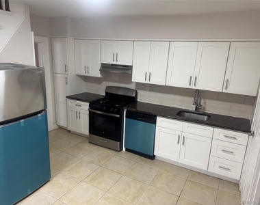 267 Schenck, Right Side Avenue - Photo Thumbnail 7