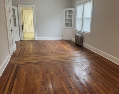 267 Schenck, Right Side Avenue - Photo Thumbnail 2