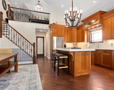 847b E Broadway - Photo Thumbnail 14