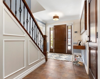 847b E Broadway - Photo Thumbnail 4