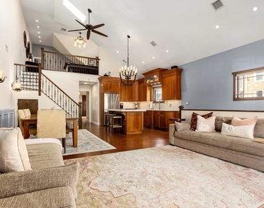 847b E Broadway - Photo Thumbnail 12