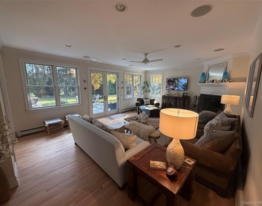 2465 Fairway Drive - Photo Thumbnail 3