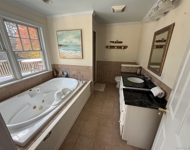 2465 Fairway Drive - Photo Thumbnail 20