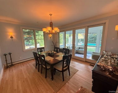 2465 Fairway Drive - Photo Thumbnail 8