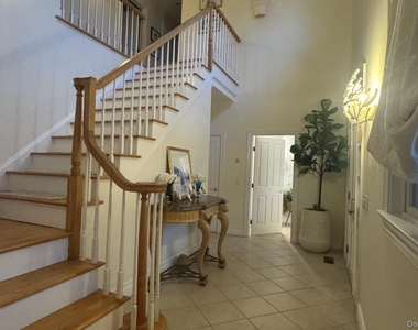 2465 Fairway Drive - Photo Thumbnail 2
