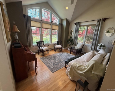2465 Fairway Drive - Photo Thumbnail 12