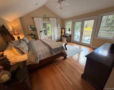 2465 Fairway Drive - Photo Thumbnail 18