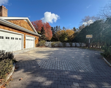 2465 Fairway Drive - Photo Thumbnail 1