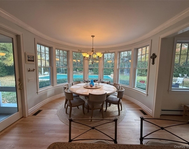2465 Fairway Drive - Photo Thumbnail 5
