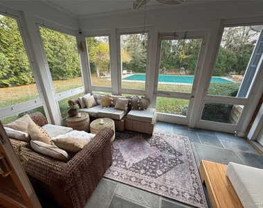 2465 Fairway Drive - Photo Thumbnail 9