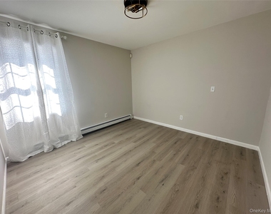 1241 Ridgebury Road - Photo Thumbnail 8